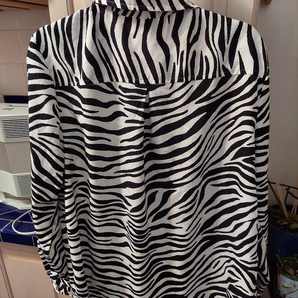 Blouse - Picture 2 of 3